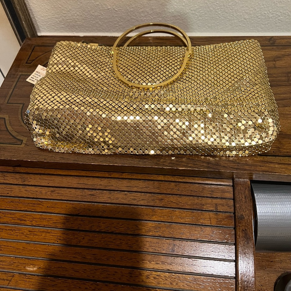 BEAUTIFUL NANCY SCOTT GOLD SEQUINED PURSE IN PRISTINE NEW CONDITION.